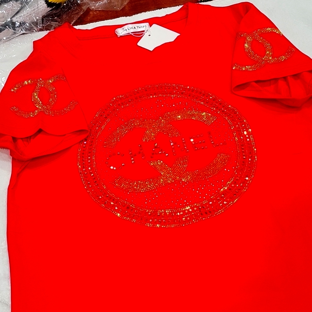 Red short-sleeved t-shirt